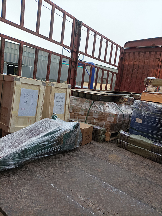 電磁給料機、2臺檢驗篩、網(wǎng)架等發(fā)貨