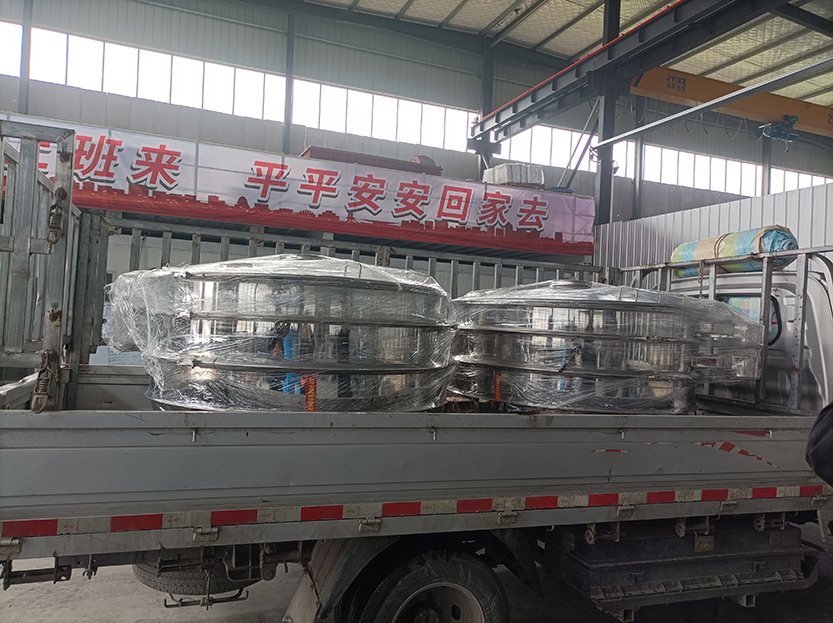 2臺1500型超聲波旋振篩專車發(fā)貨