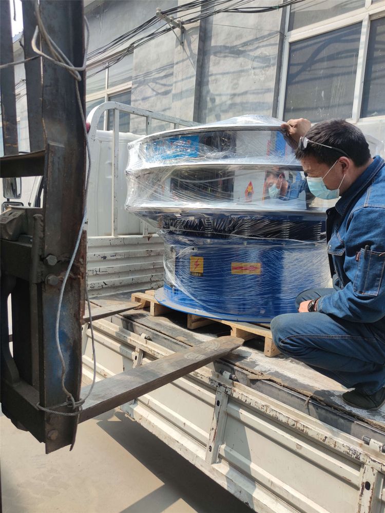 兩臺(tái)1500旋振篩，客戶急用，山東臨沂專車發(fā)貨！