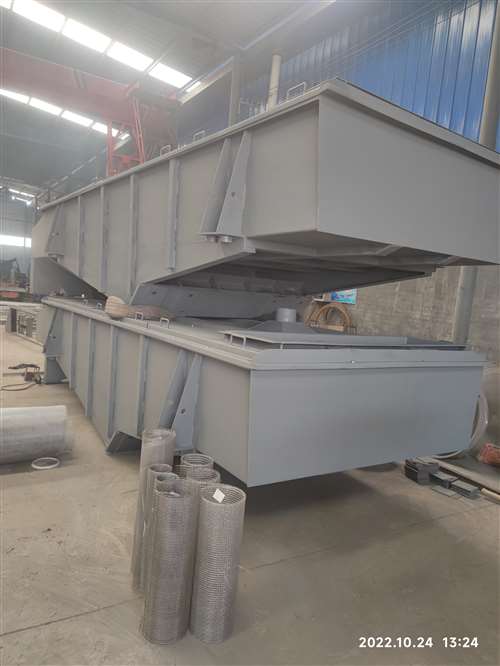 10臺(tái)直線振動(dòng)篩加班加點(diǎn)，緊張有序生產(chǎn)制作中