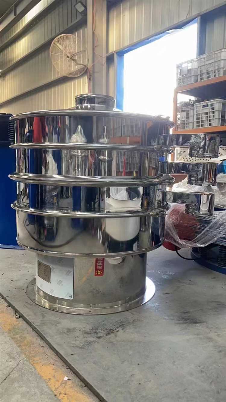 直線篩、概率篩、旋振篩、超聲波振動(dòng)篩等緊張有序的生產(chǎn)制作中