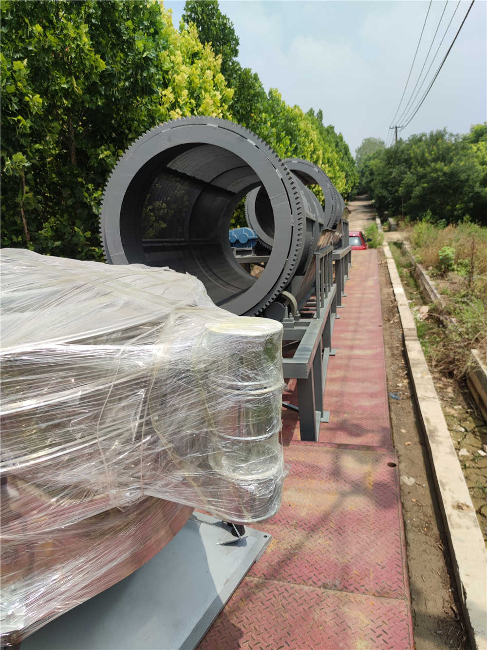 浙江紹興王經(jīng)理訂購的康振機(jī)械振動篩已發(fā)貨，預(yù)計三天后到達(dá)，請注意查收，雙方合作十分順利，康振機(jī)械機(jī)械期待與您下次合作。