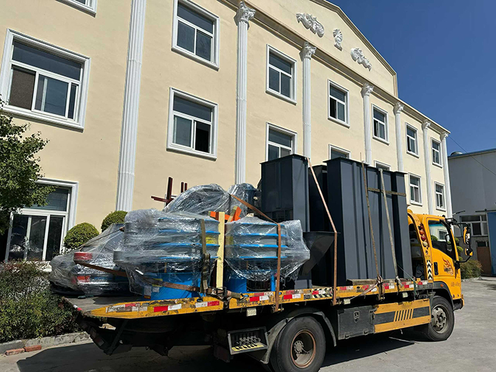 振動料斗、提升機、旋振篩整車發(fā)貨