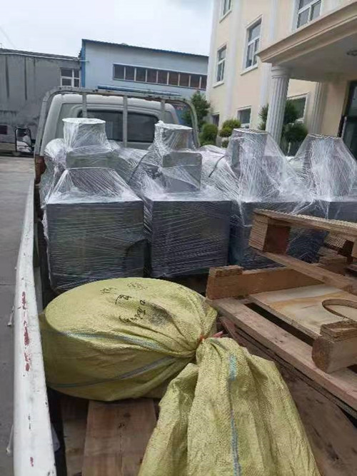 客戶訂制電磁給料機發(fā)貨