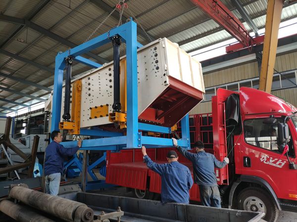 連云港某公司訂購的康振機(jī)械振動篩?于昨天由德邦物流發(fā)出,預(yù)計三天后到達(dá)