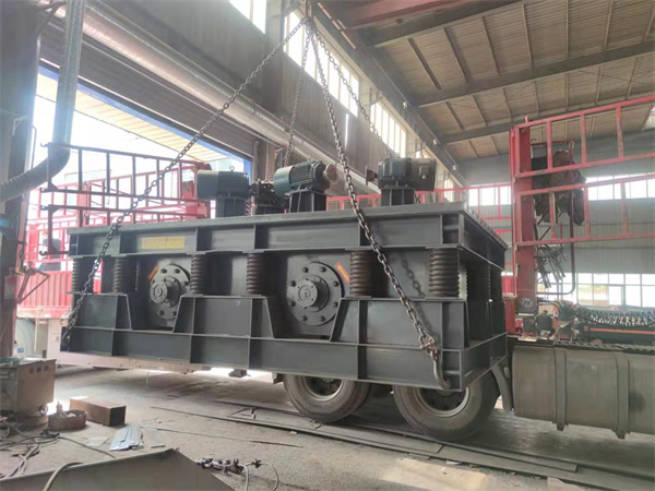 廣東的譚經理訂購的康振機械振動篩于昨天由德邦物流發(fā)出,