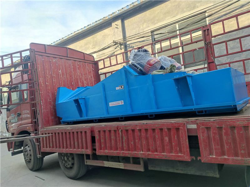 江蘇宿遷1040直線篩裝車發(fā)貨現(xiàn)場