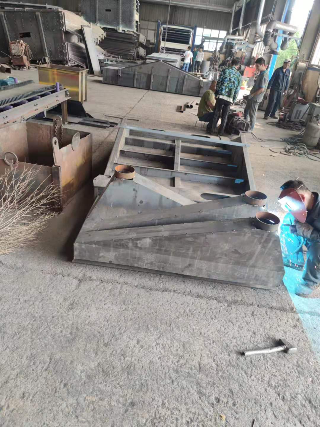 火炎焱燚的高溫天氣,也阻擋不了康振機械人的制造熱情！