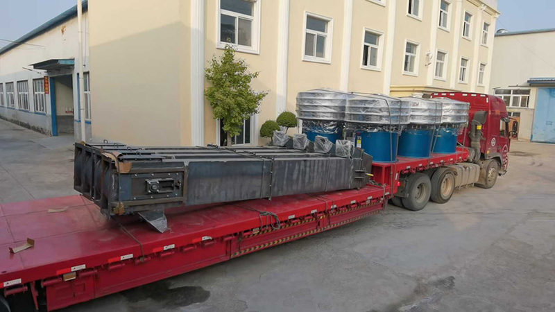 六臺(tái)旋振篩、4臺(tái)斗式提升機(jī)整車(chē)發(fā)貨