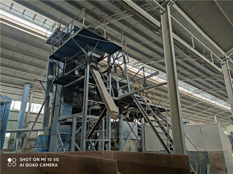 斗式提升機(jī)和直線篩客戶使用設(shè)備現(xiàn)場