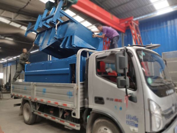 山西某公司訂購的康振機(jī)械振動(dòng)篩和輸送設(shè)備已發(fā)貨