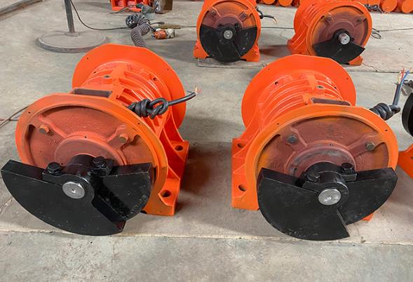 如判斷三元振動篩采用振動電機(jī)的質(zhì)量？